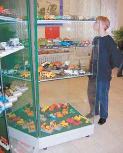 АВТОМОБИЛЬ НА ЛАДОНИ