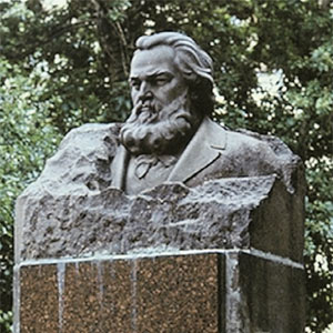 Памятники девичьего поля