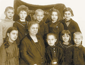 Конфеты в диване