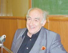 АКАДЕМИК В. Л. ГИНЗБУРГ: "У ФИЗИКИ ИМЕЕТСЯ СТЕРЖЕНЬ"