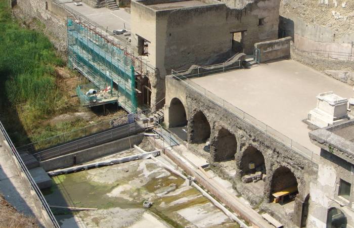 1-11. Геркуланские эллинги в процессе реконструкции.jpg